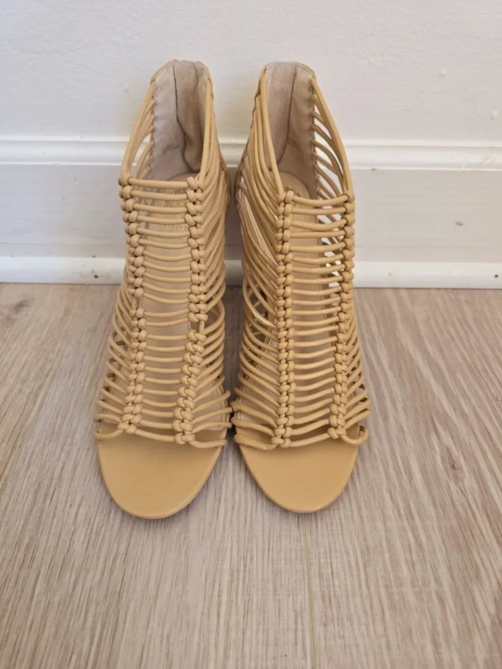 Vince Camuto Alsandra Strappy Cage Gladiator Sandals 9.5 Open Peep Toe Heels Tan